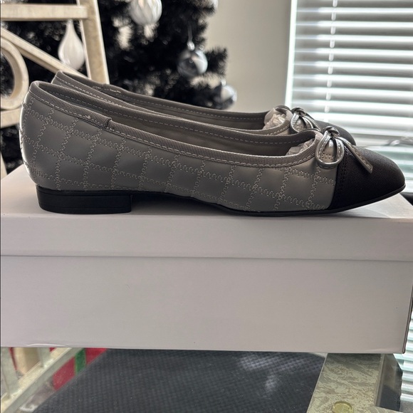 Tahari Gray Checkered Ballet Flats - Picture 6 of 7